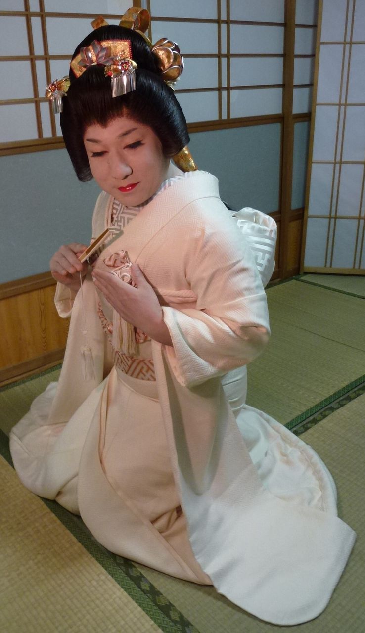 懐剣に手を添えた花嫁姿の私 : 和装花嫁が好きな女装者のblog