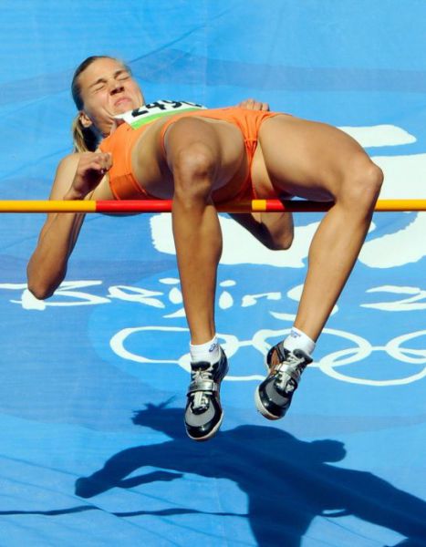 女子アスリートのお股 お尻にパンツが食い込んだ画像をうpした 変態的なエロ画像を無料でうpしてるけど