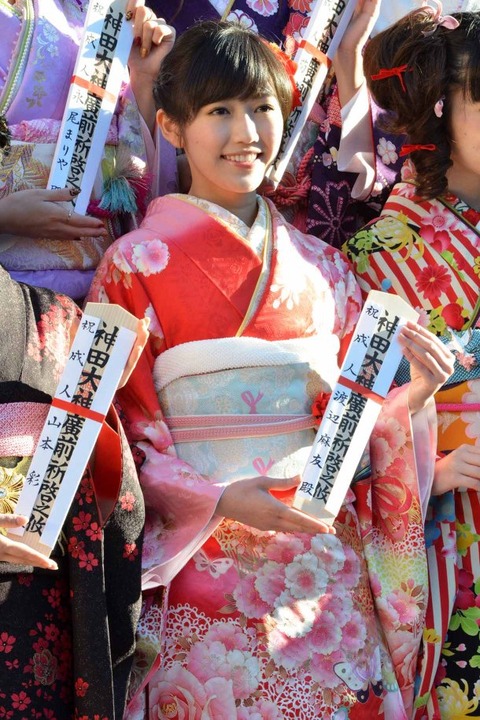 渡辺麻友成人式24