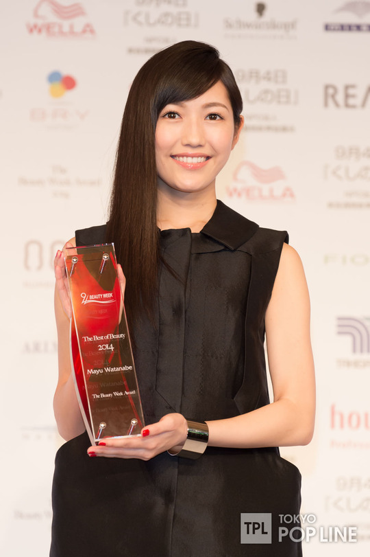 授賞式の渡辺麻友_8