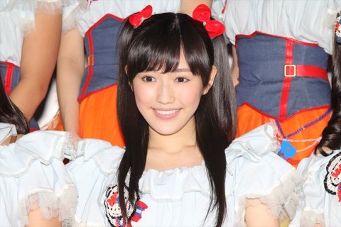 渡り廊下走り隊囲み取材の渡辺麻友3