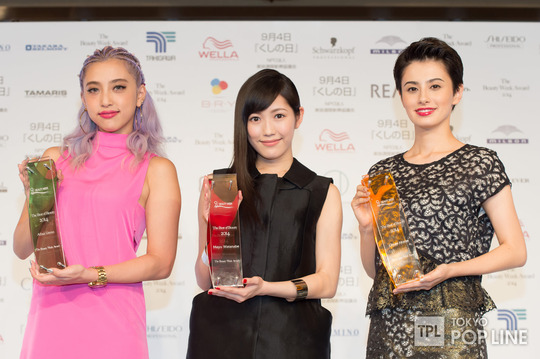 授賞式の渡辺麻友_2