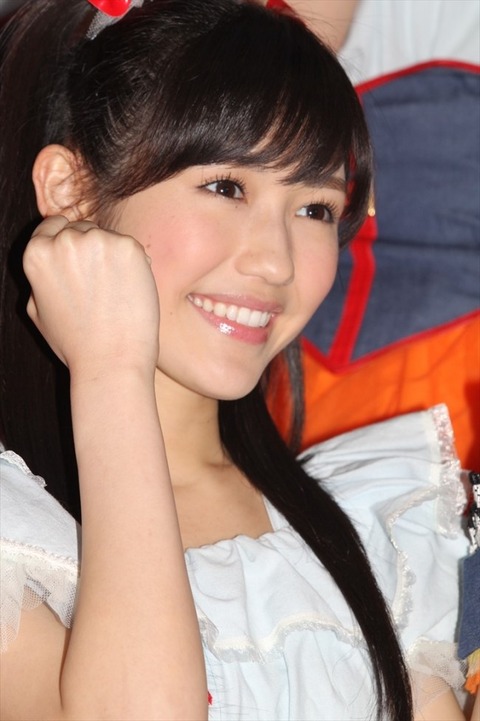 渡り廊下走り隊囲み取材の渡辺麻友2