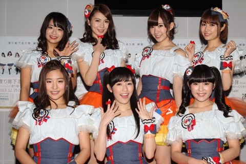 渡り廊下走り隊囲み取材の渡辺麻友9