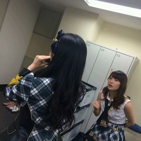 渡辺麻友恵方巻きを食べる2