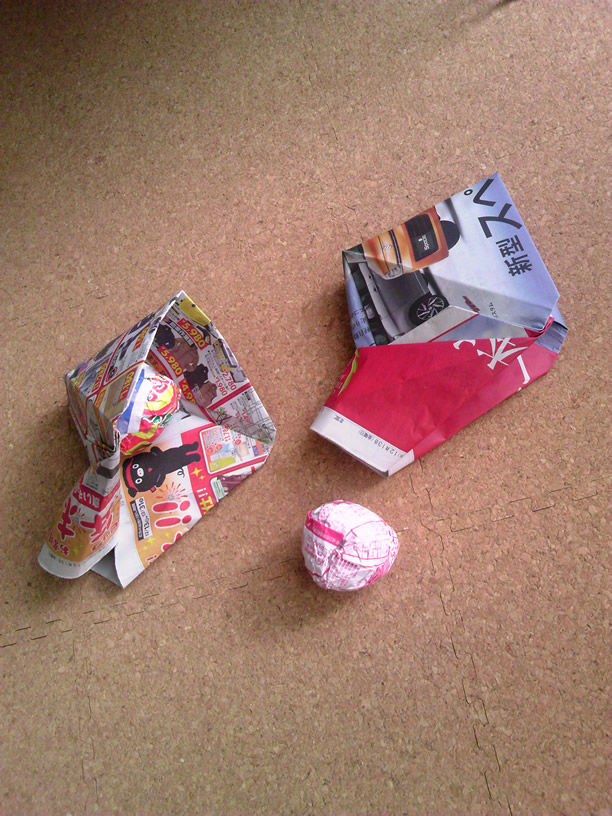 新聞紙の野球グローブ 折って畳んで裏返し 野球 新聞紙 グローブ 折り紙