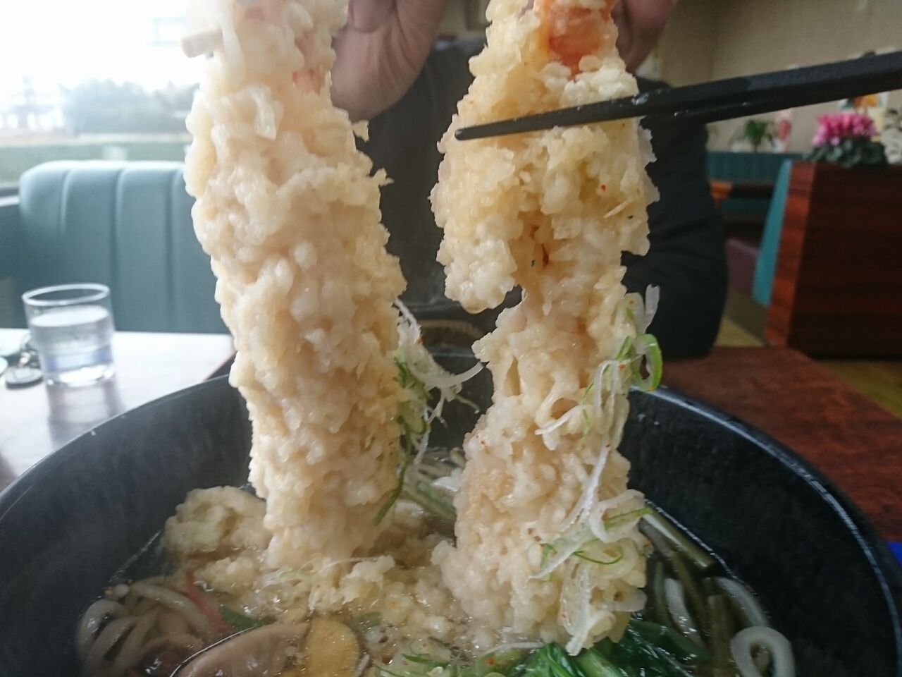 でっかいエビの年越し天ぷらうどんです これはウマイ 矢吹町 お食事と温泉の いやさか 行って来ました 富山のくすり屋さんの旅日記