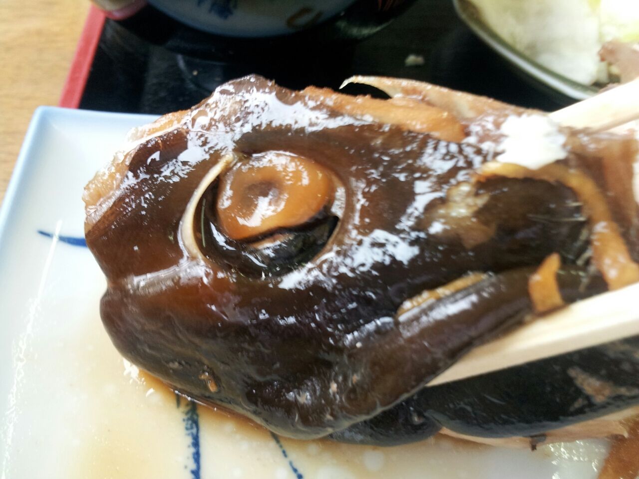 ギョッ 魚 魚の目食べて見ました カンパチカマ煮つけ これが超ウマイ 富山のくすり屋さんの旅日記