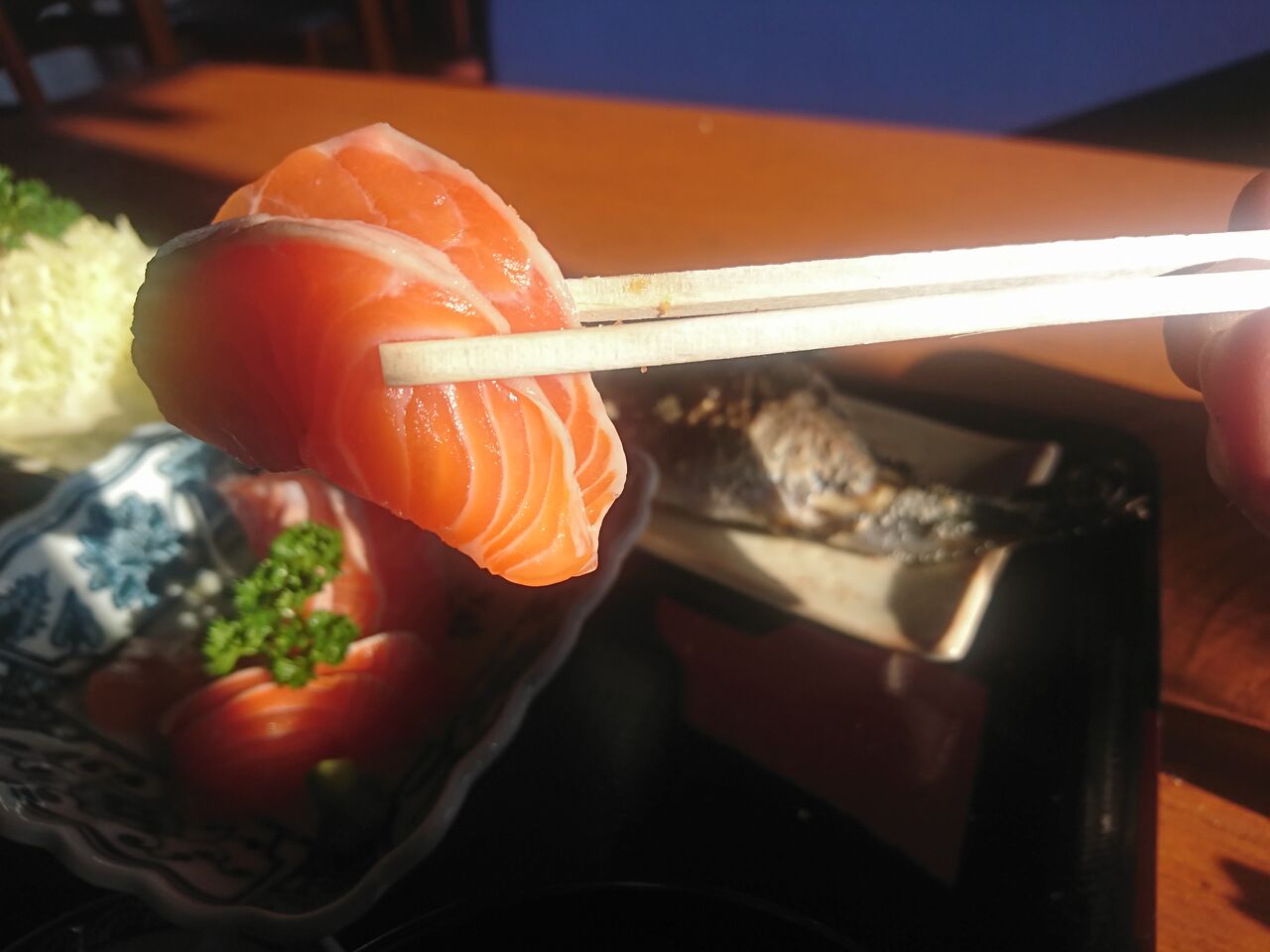 釣りもいいけどニジマスの塩焼きと刺身が付いた御膳たのんだほうが早くね ということでニジマス釣り公園行ってきました 富山のくすり屋さんの旅日記