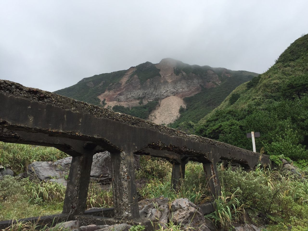 神津島旅行記3 トロッコ廃墟 エスニック料理と旅 綿貫堂