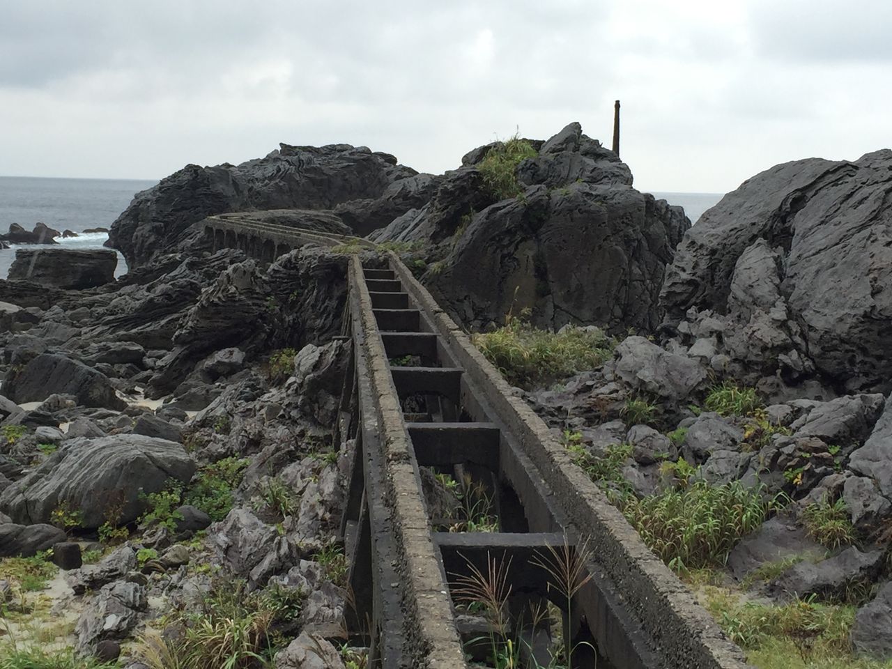 神津島旅行記3 トロッコ廃墟 エスニック料理と旅 綿貫堂