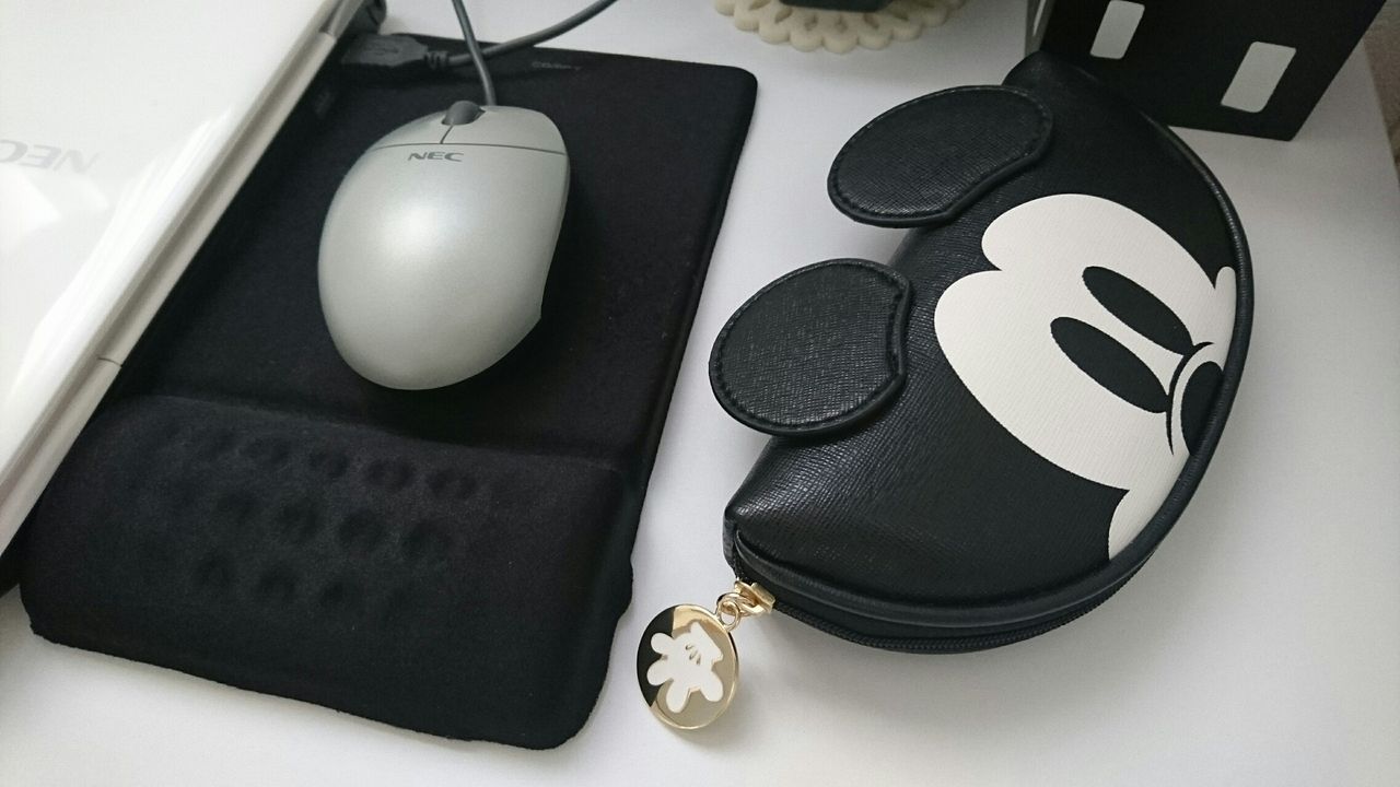 無印とディズニーグッズでパソコンスペースを快適に Snow Crystal 無印とディズニーグッズでパソコンスペースを快適に Snow Crystal