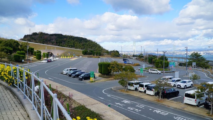 ニジゲンノモリ高速バス停1