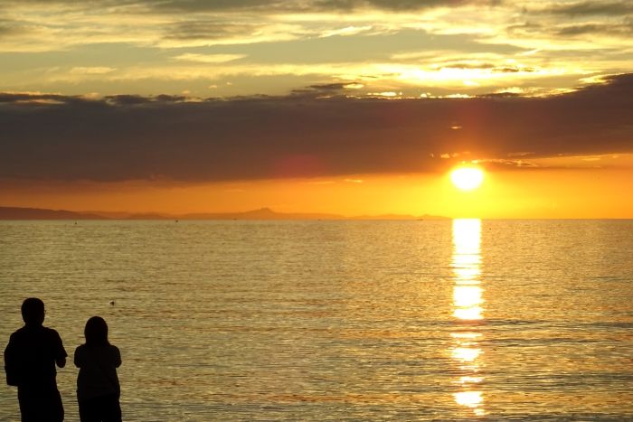 慶野松原にて 淡路島西海岸の夕日 橋を渡ると そこは 3 歩く淡路島 慶野松原にて 淡路島西海岸の夕日 橋を渡ると そこは 3 歩く淡路島