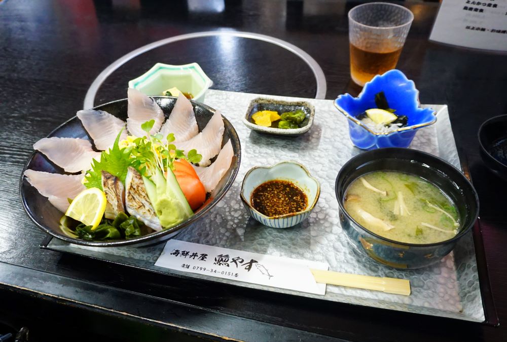 淡路島西海岸、「ととやす（魚魚やす）」で生サワラ丼を。 : 橋を渡ると、そこは･･･。No3 淡路島をぶらぶら