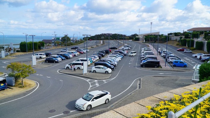 ニジゲンノモリ高速バス停15