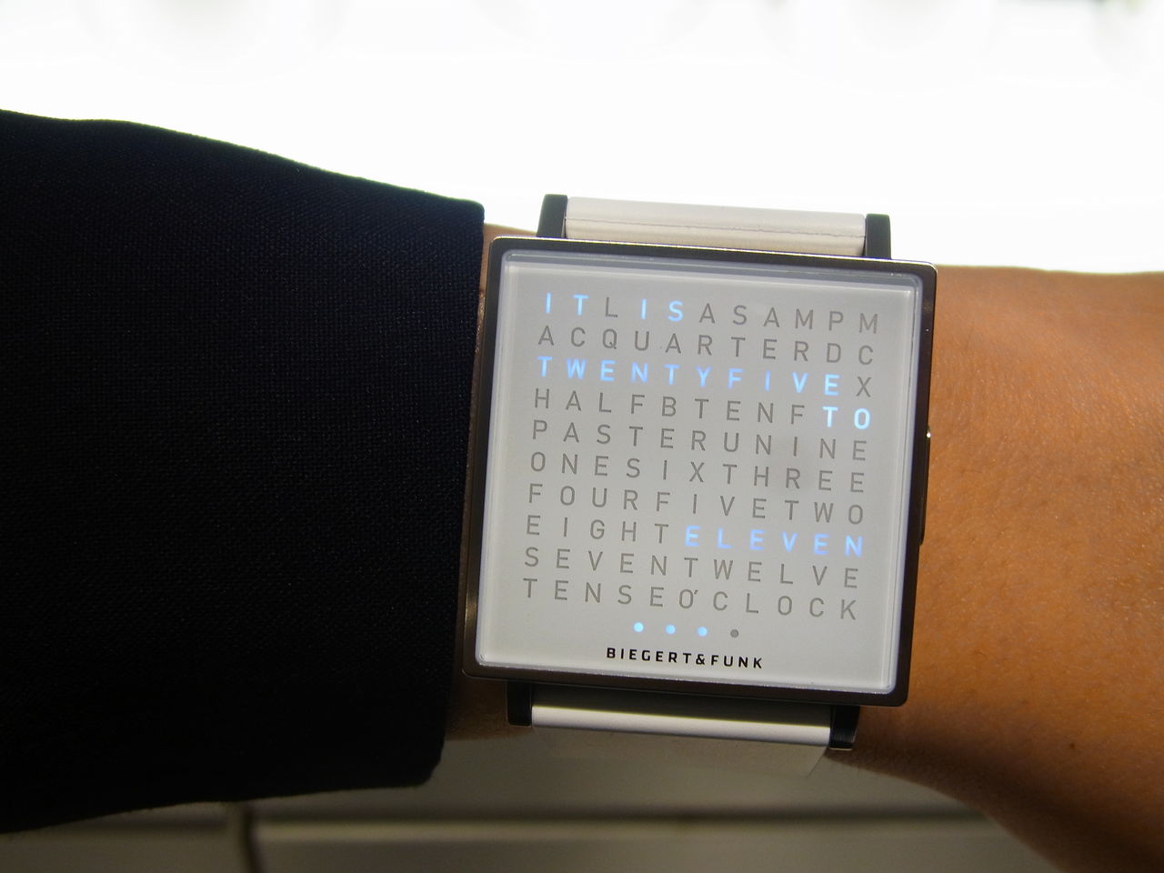 QLOCKTWO】 : THE WATCH SHOP. のブログ