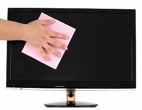how_to_clean_a_monitor_4_l_01