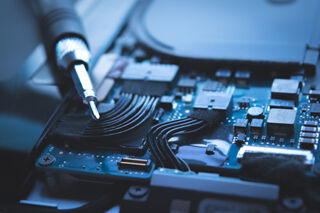 computer_repair_and_replacement_l_01