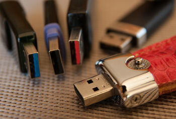 usb-key-1212110_1920