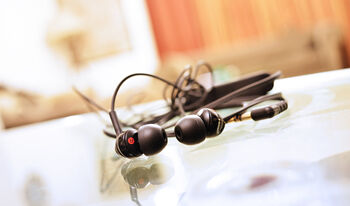 earphones-893156_1920