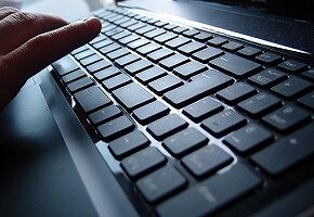 有識者「キーボードは高額だと押し心地が良くて～」←これ嘘