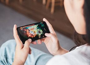【悲報】”サ終”相次ぐスマホゲーム、倒産も急増　過去最多ペースで推移