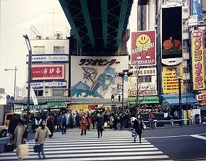 1990年代って、スマホもインターネットも無いのに今の時代よりもカッコ良いよな