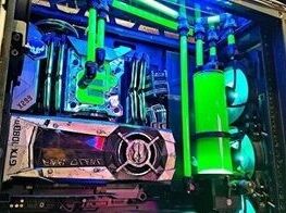 【悲報】ワイの友達、水冷の自作ＰＣから水漏れして破損して泣くのサムネイル