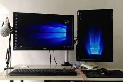 プログラマーなんかでよくモニター縦にしてる奴いるけど