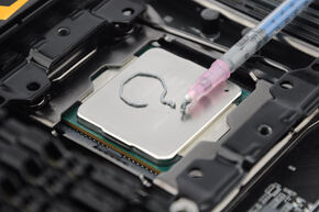 spreading-thermal-paste-how-and-how-muchjpg