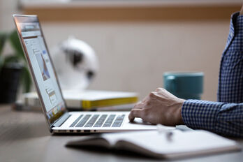 laptop-2557586_1920_R