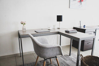 workplace-g70a246576_640