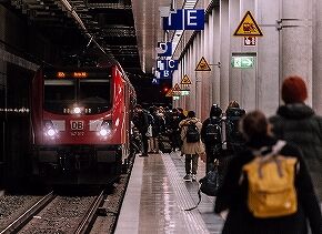 train-7859021_1280