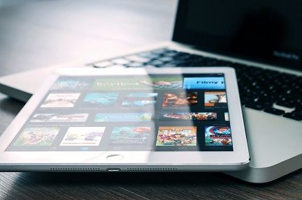 寝ながらipadで絵描いてるやつきて 汎用型自作pcまとめ