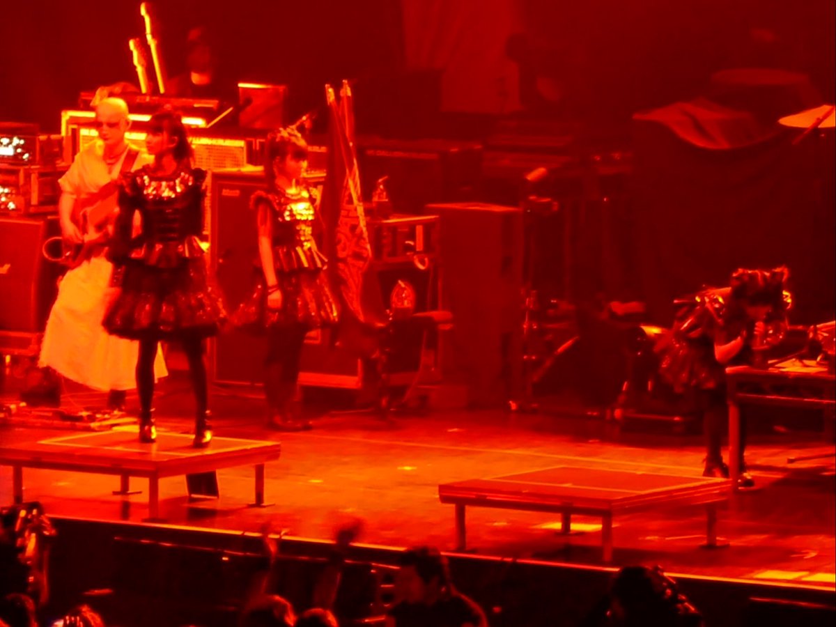 Babymetal 水分補給中のyuimetalが可愛い Babymatometal