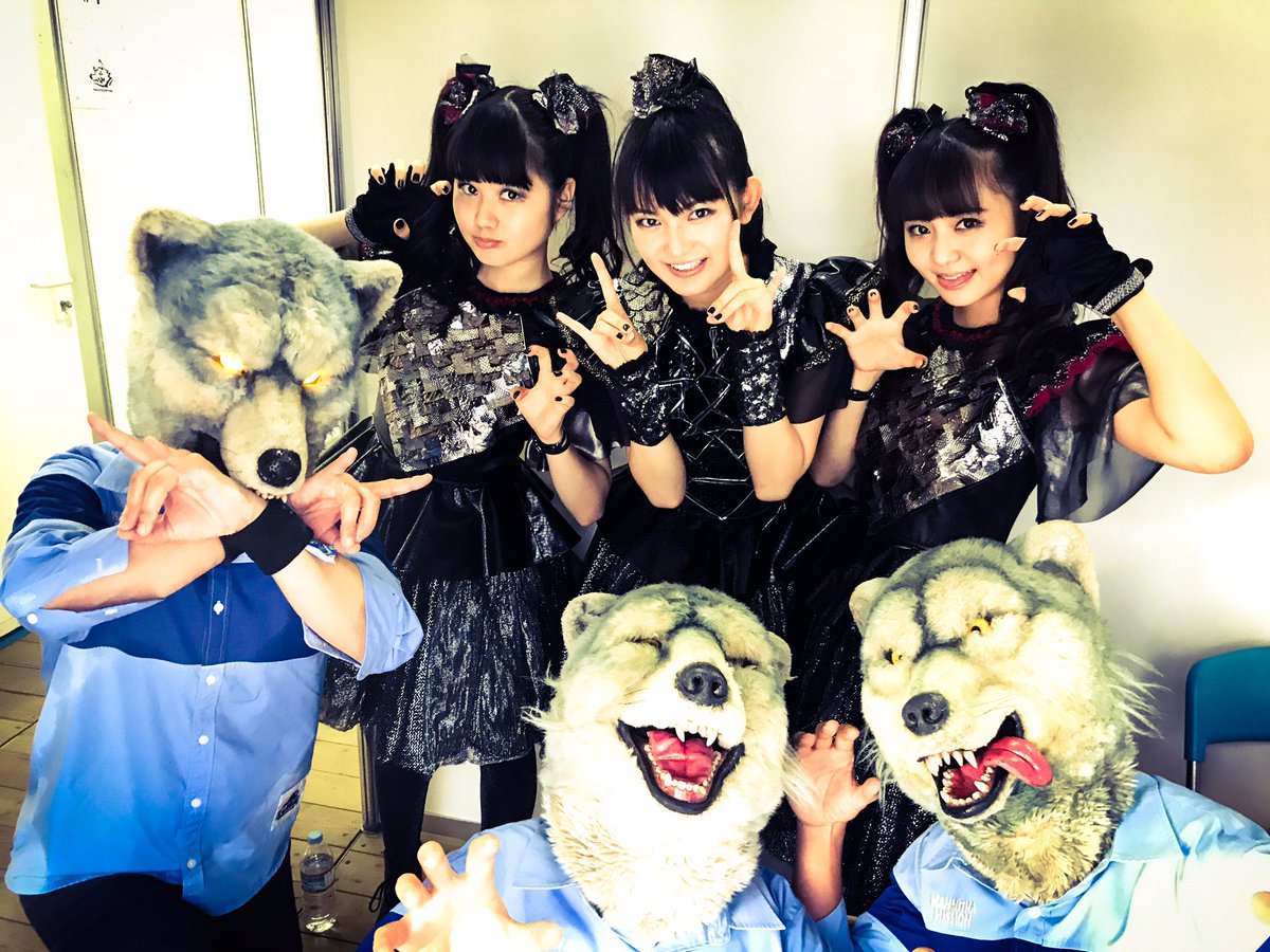 Babymetal ベビメタとマンウィズのキツネポーズ写真 Babymatometal Babymetal ベビメタとマンウィズのキツネポーズ写真 Babymatometal
