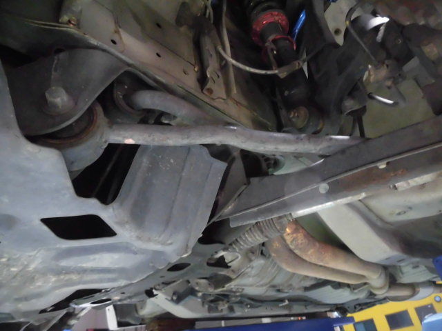 ER34 スカイライン25GT-T テンションロッド交換 : WEED DRIVE