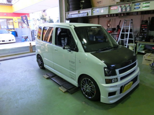 ワゴンR UA-MH21S 右フロントナックルハブ 45111-58J00 中古（【楽天 