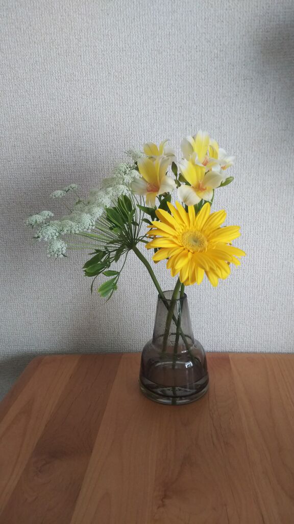 黄色いお花で元気をチャージ 花を可愛く飾りたい 我が家の週末花