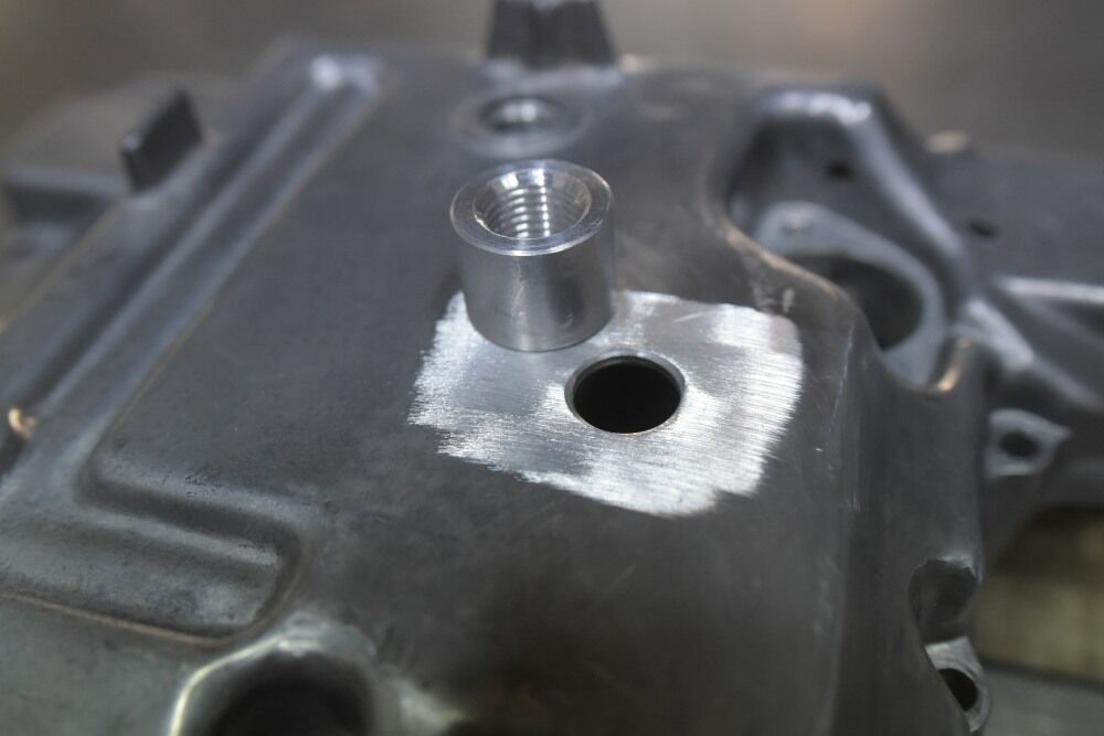 オイルパンにドレンプラグを溶接 気軽に頼める溶接屋の作業日誌