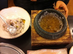 釜には麦茶を注ぎます