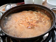 マンドゥと野菜を食べたらカルククスを入れて・・・