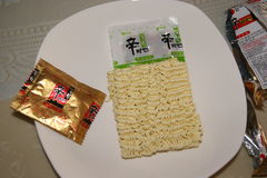 キムチ辛ラーメンの中身