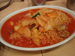 ロッテワールド前、ブンシク屋さんの炒めラーメン