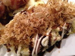 オムレツなのか、お好み焼きなのか。。。