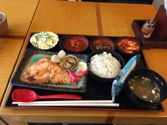 韓国でシャケ定食