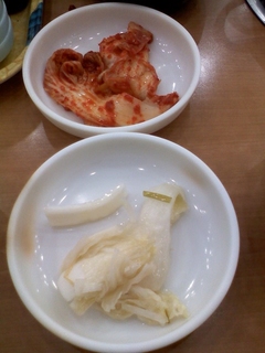 おかずはキムチと白キムチです