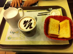 ラフェスタのカフェにて