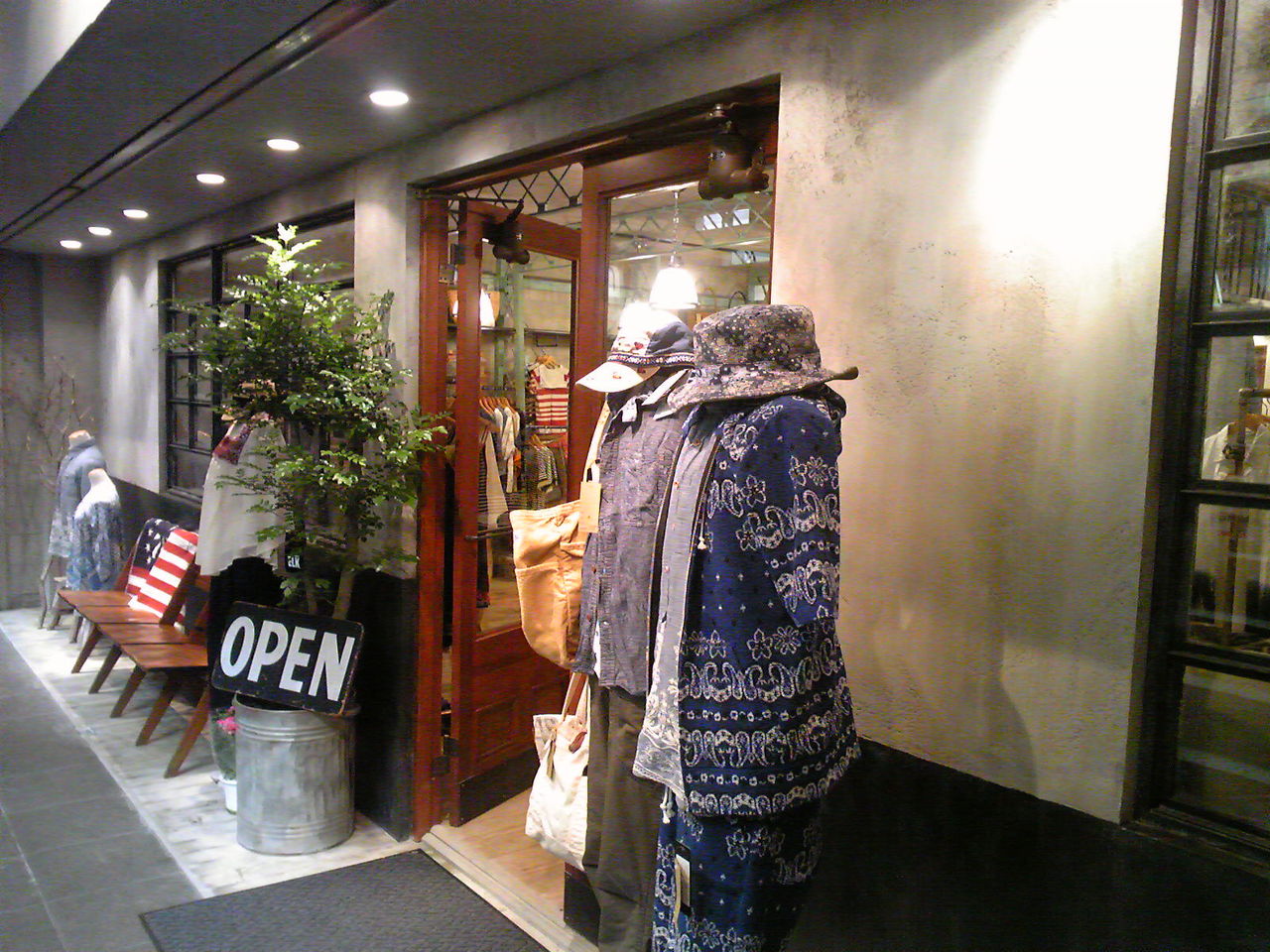 店舗内装 アンティークショップ ウェリントンのスタッフ日記 店舗内装 アンティークショップ ウェリントンのスタッフ日記